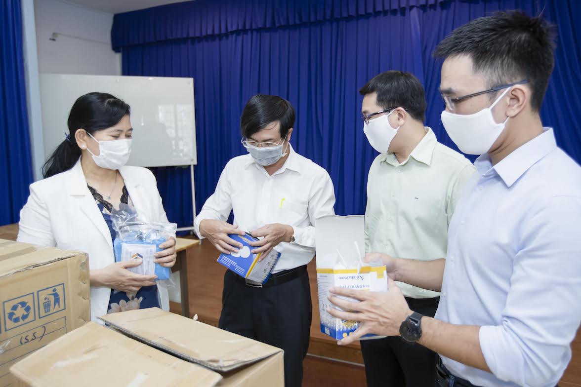 Nhân[-]viên[-]Vinamilk[-]“góp[-]bước[-]đi”[-]để[-]gây[-]quỹ[-]giúp[-]gần[-]6.000[-]trẻ[-]em[-]khó[-]khăn[-]phòng[-]ngừa[-]COVID-19